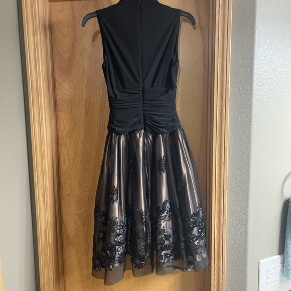 SLNY formal dress. Black and gold. Size 2. - Picture 2 of 3